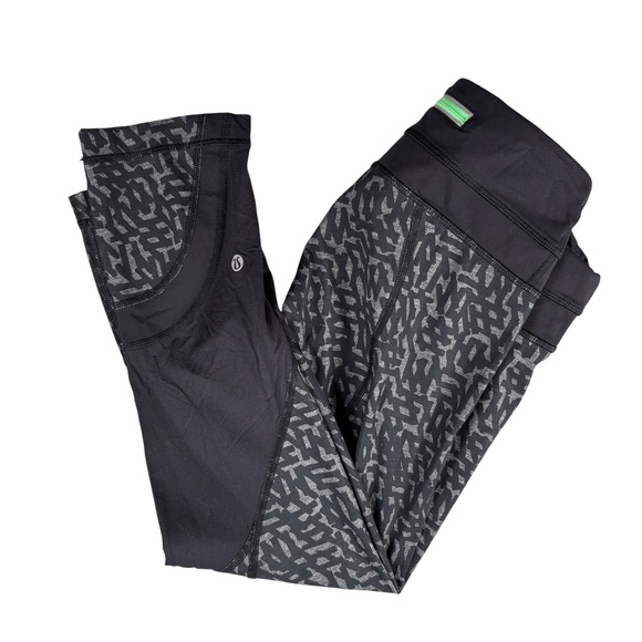 Lululemon Athletica cheetah camo geometric Black Gray Crop Leggings Sz 6 Pants - Picture 1 of 8